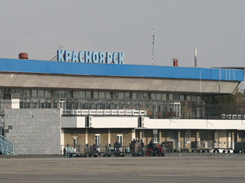 Рейс из Красноярска в Москву задержали из-за звонка пьяного анонима