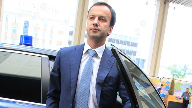 Вице-премьер Дворкович собрался на встречу с беглым экономистом Гуриевым