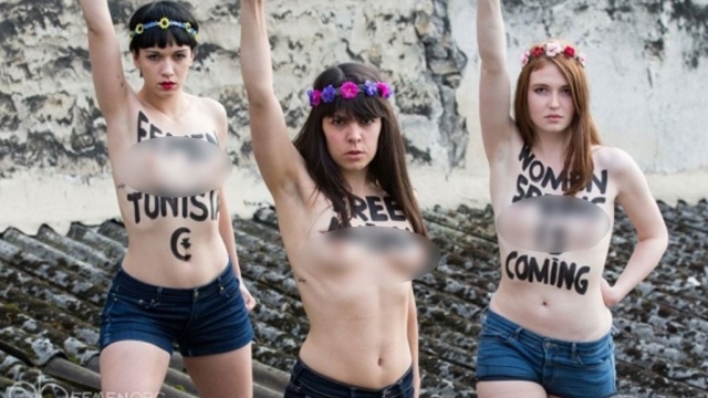 Активисток FEMEN бросили в тюрьму за голую акцию в Тунисе