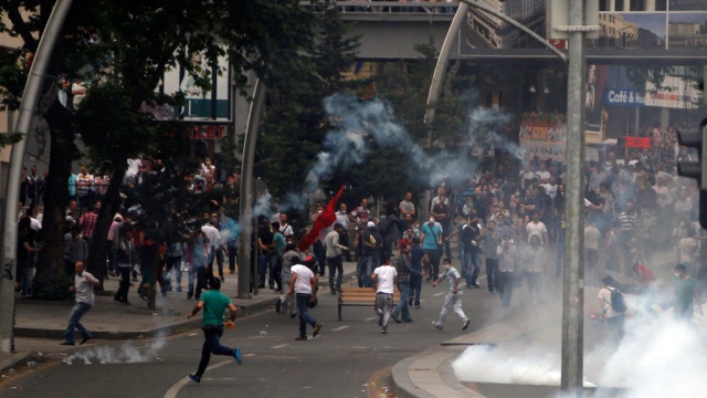 Противников турецкого правительства в Конье чуть не линчевала толпа