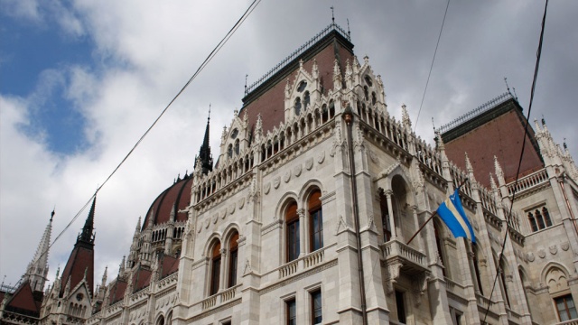 Советская бомба поставила на уши венгерский парламент