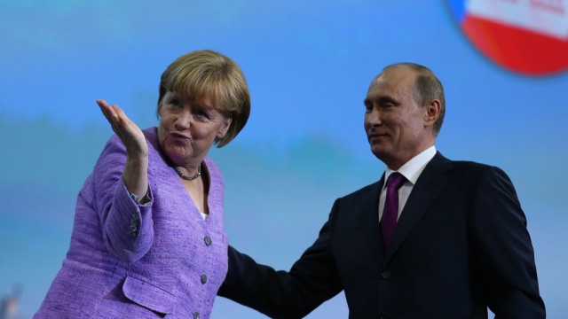 Путин сводил Меркель на выставку в Эрмитаж
