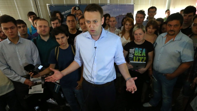 Единороссы помогут ожидающему приговора Навальному выдвинуться в мэры