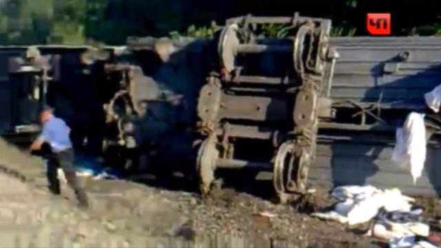 Кадры с места аварии поезда на Кубани напоминают фильм-катастрофу