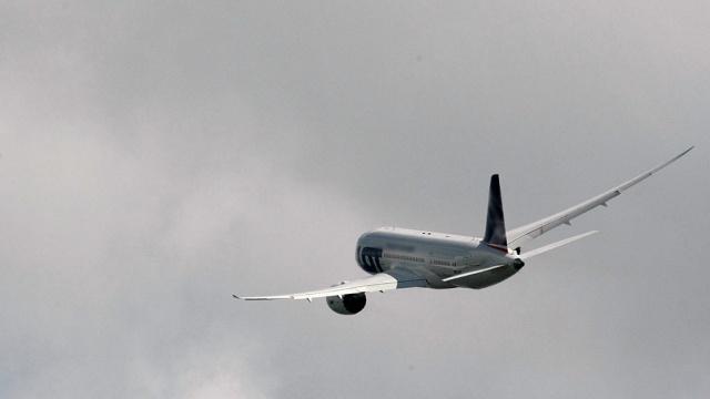 Негерметичный Boeing экстренно приземлился в Оренбурге