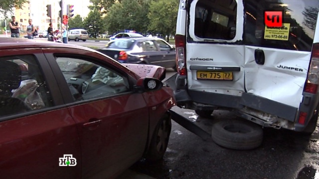 В аварии с маршруткой в Москве погиб водитель иномарки 