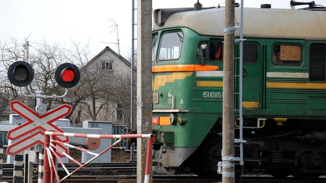 МЧС: поезда на Белорусском направлении тронулись после аварии с Audi 