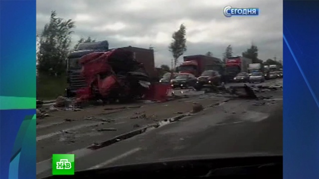 Грузовики разбились в щепки на Московском шоссе