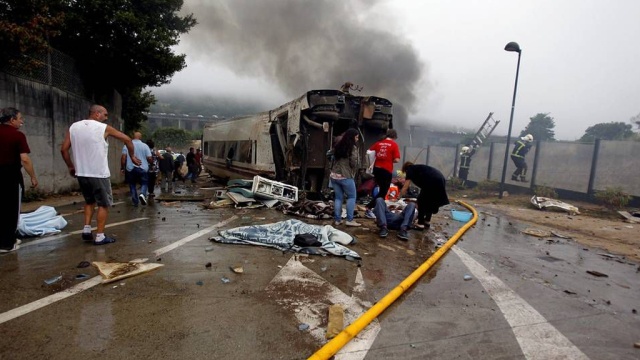 Крушение поезда в Испании: погибли несколько десятков человек