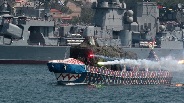 РПЦ изгнала подводную нечисть с праздников российского ВМФ