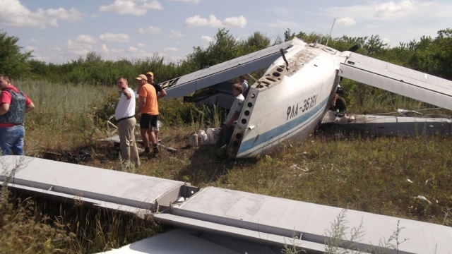 Пилот разбившегося Ан-2 не смог объяснить, почему бежал после аварии