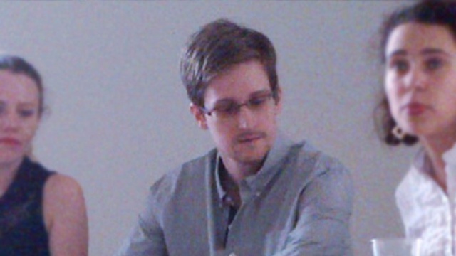 В США начали расследование против компании, проверявшей досье Сноудена