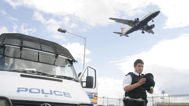 В лондонском аэропорту ловят смертниц со взрывающейся грудью