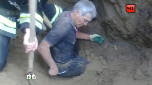 Осевший грунт едва не похоронил заживо рабочих в Грозном