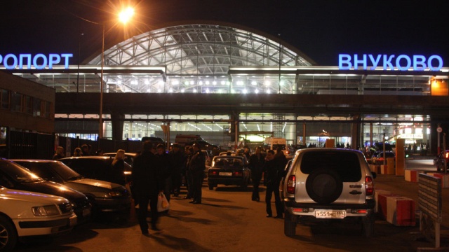 Аэропорт Внуково готовятся закрыть из-за огромного неисправного самолета