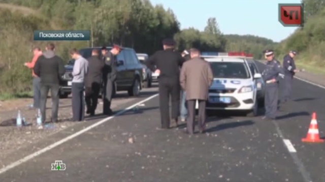 Автокатастрофа под Псковом: губернатор поддержал родственников жертв