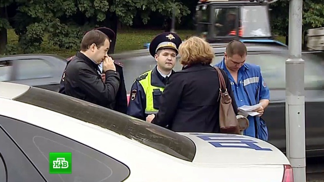 Водитель ВИП-автомобиля избил пешехода в центре Москвы