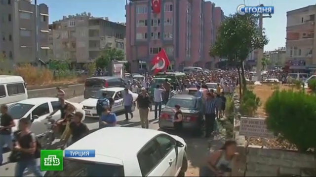 Тысячи турок взбунтовались из-за погибшего манифестанта