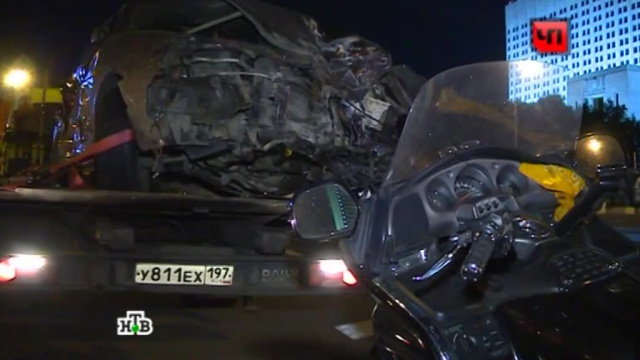 Ночное ДТП: на Новом Арбате столкнулись 7 автомобилей и мотоцикл