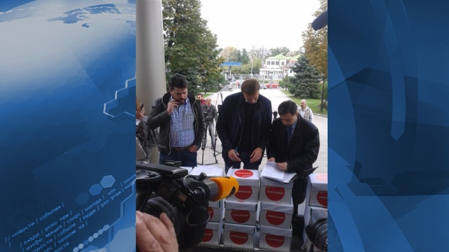 Навальный привез в Мосгорсуд 20 коробок с исками к Мосгоризбиркому