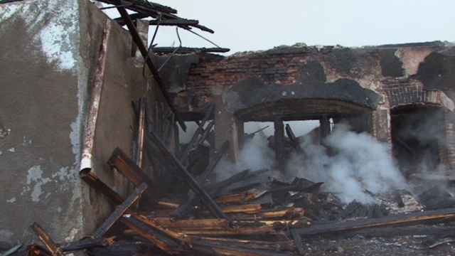 Спасатели нашли 13 сгоревших тел в разрушенном корпусе интерната