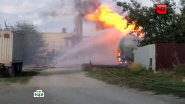Взорвавшийся в Дагестане завод выбросил 10-метровый столб огня