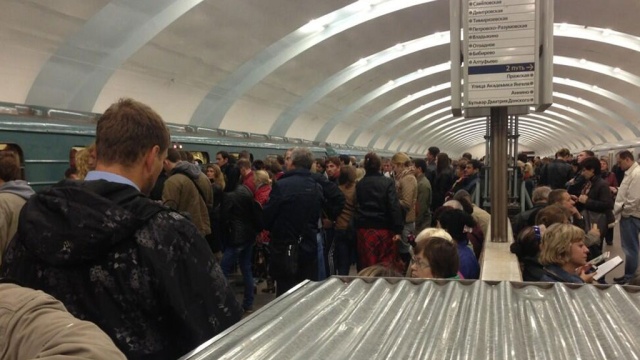 Сломавшийся поезд остановил серую ветку московского метро