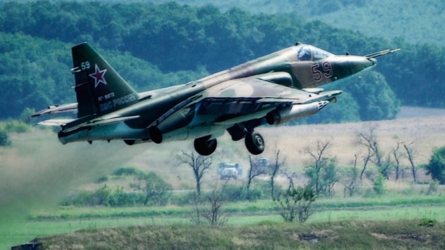 На Кубани во время тренировочного полета упал штурмовик Су-25 