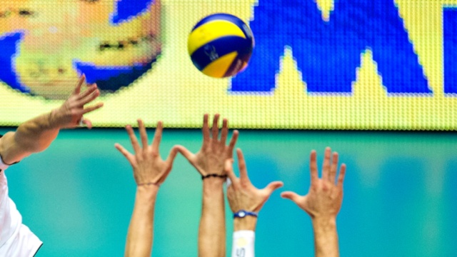 Российские волейболисты вышли в четвертьфинал ЧЕ