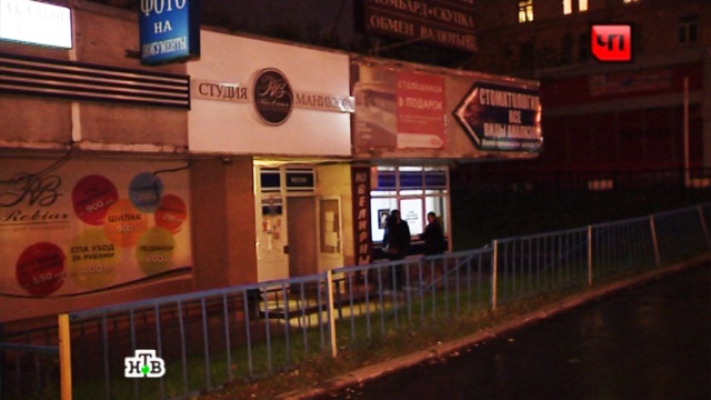 Ювелирный салон на северо-западе Москвы ограбили трое мужчин и женщина