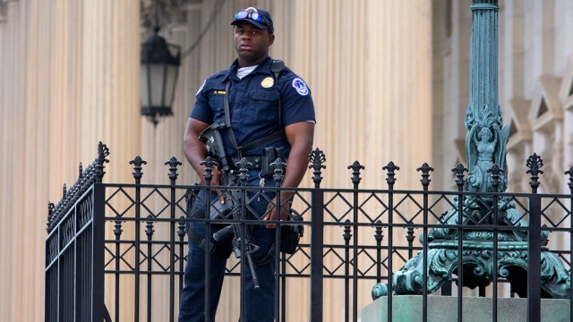 Стрельба у здания Конгресса США: ранен полицейский