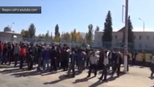 В Киргизии милиция разогнали митингующих спецсредствами
