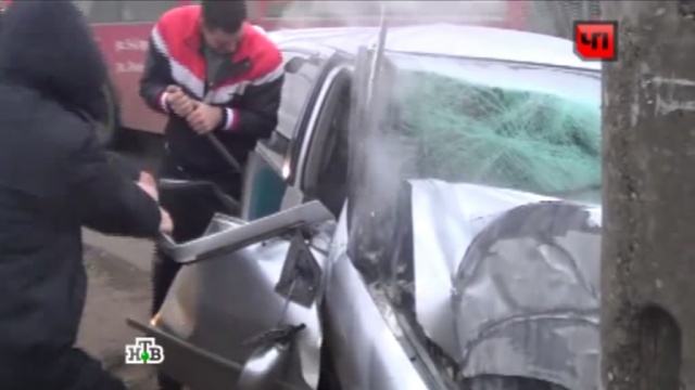 В Иркутске водитель чудом выжил после лобового столкновения: видео