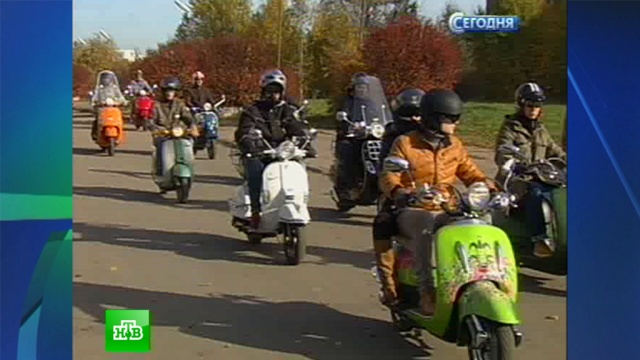 Поклонники стильных скутеров проехались колонной по Петербургу