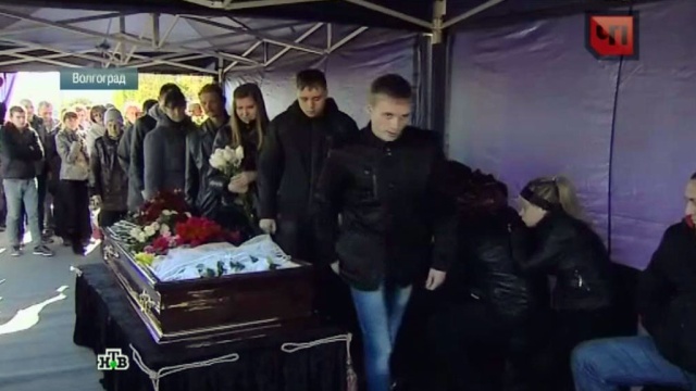 Люди теряли сознание на похоронах погибшей при теракте в Волгограде студентки