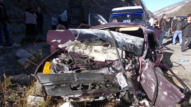 Чиновник на BMW устроил ДТП с тремя жертвами на Транскаме