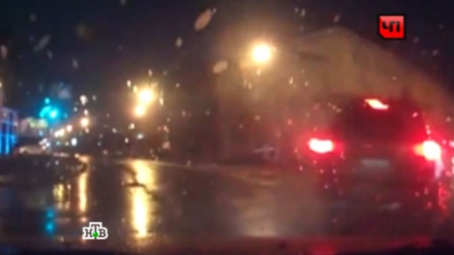 В Омске Lexus устроил страшную аварию на перекрестке