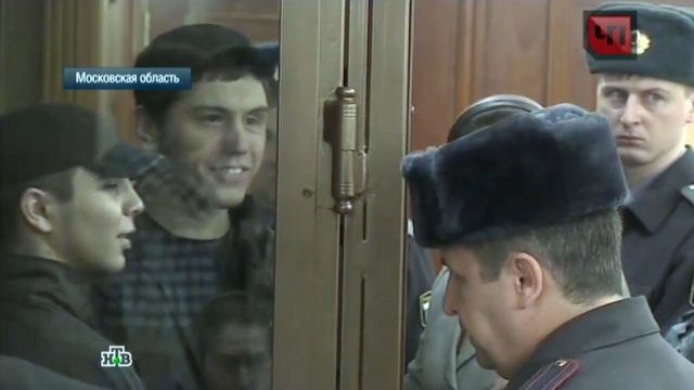 Виновники теракта в Домодедово улыбались своим родным в зале суда