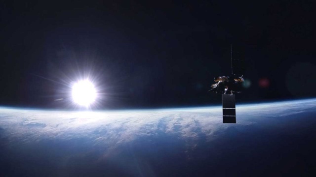 За падающим на Землю японским спутником следят войска космической обороны РФ
