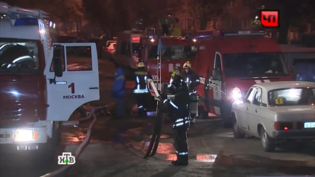 На северо-западе Москвы из-за пожара эвакуируют жилой дом