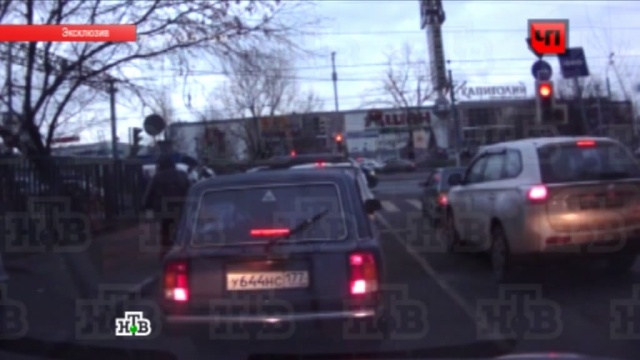 Убийство топ-менеджера в Москве: камера сняла киллера за работой