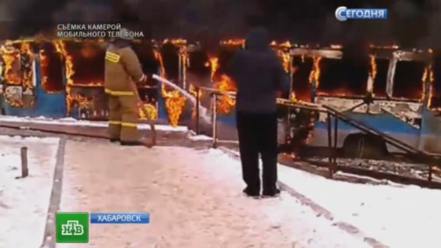 Дагестанцев отблагодарили пирожками за спасение пассажиров горящего трамвая