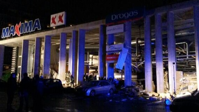На посетителей рижского супермаркета рухнула крыша