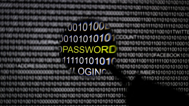 Хакеры похитили 2 миллиона паролей от Facebook, Twitter и 