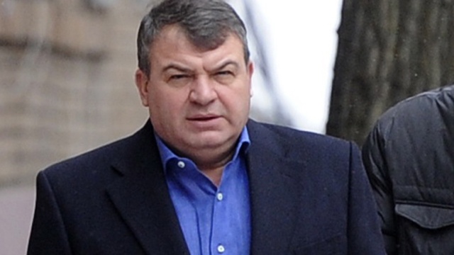 Сердюков побывал на допросе у военных следователей и снова отказался от показаний 