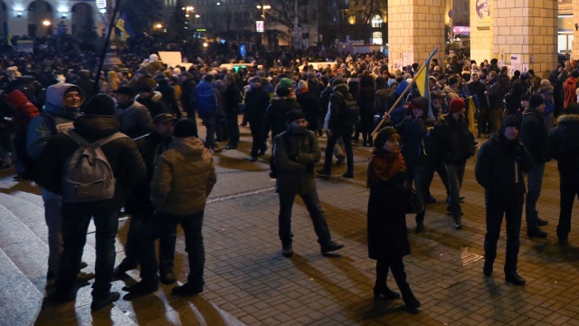 Сотни евромитингующих поехали встречать Януковича в киевские аэропорты