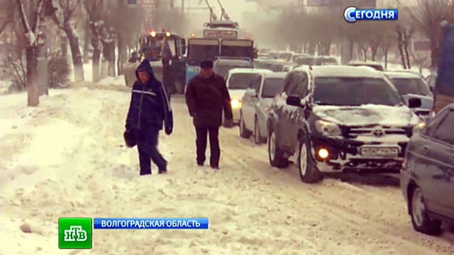 Засыпанный снегом волгоградский аэропорт закрыли до вечера 