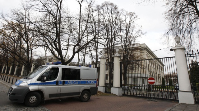 Власти Польши выплатят разгромленному посольству РФ 11 тысяч долларов