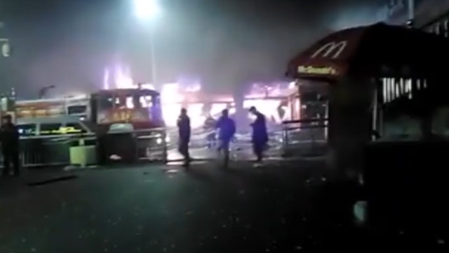 В Китае взлетел на воздух торговый центр, десятки человек пострадали