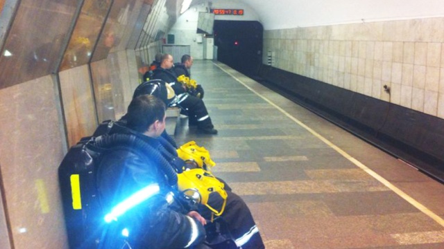 Полиции сообщили об угрозе взрыва двух станций метро в Москве